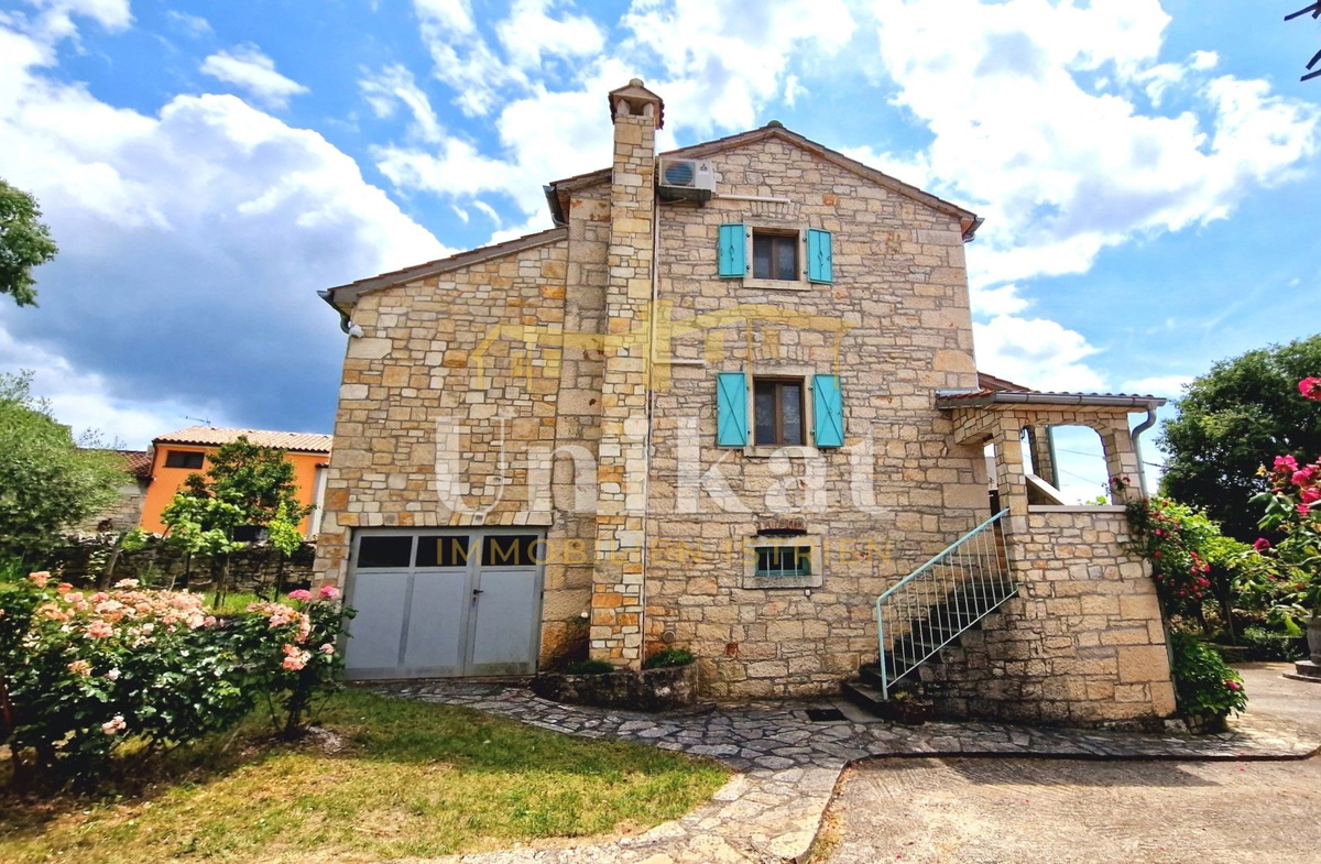 Prenovljena kamnita hiša